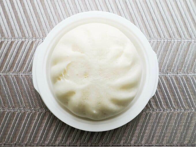 肉まんを置いた様子