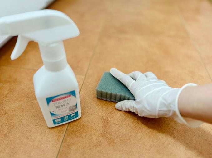 アルカリ電解水で床掃除