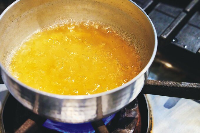 あんかけを火にかけている様子
