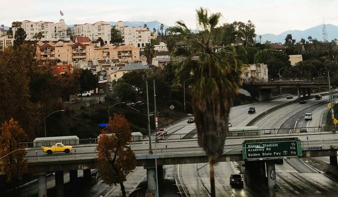 ドジャースタジアムへ向かう道