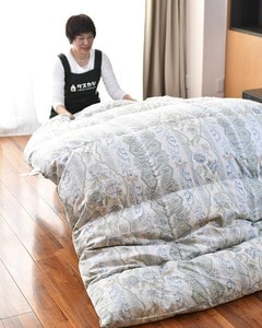 振りさばいて羽毛の片寄りをなくす