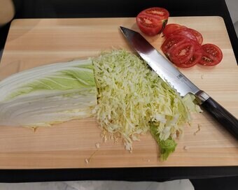 安い包丁と高い包丁はなにが違う？野菜を切ってわかった「いい切れ味」