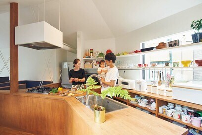 オーダーメイドキッチン2例：素材にこだわって、使い勝手が抜群