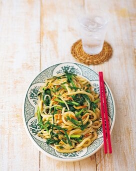 タイ風焼きそば「パッタイ」を冷凍うどんで。材料3つで即完成