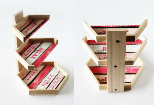 角材に3つのヘキサゴンパネルを取り付ける