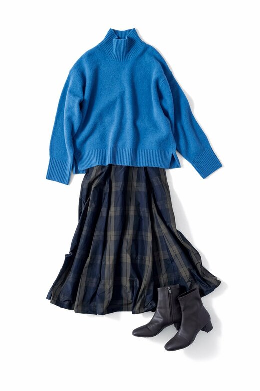 スフレヤーンハイネックセーター、チェック柄スカート、エコレザーブーツ