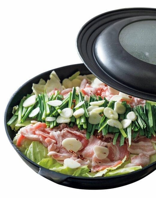 フライパンでつくるモツ鍋風煮込み前