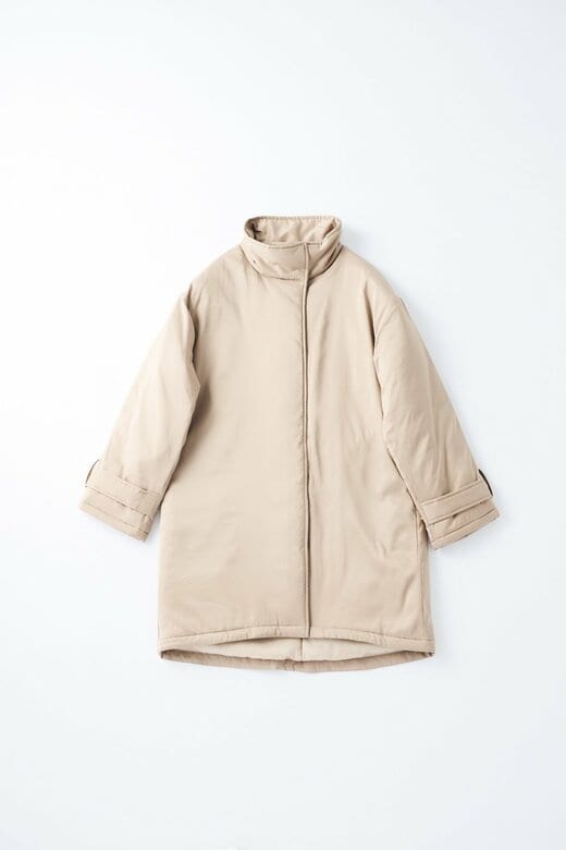 ベージュのダウンコート