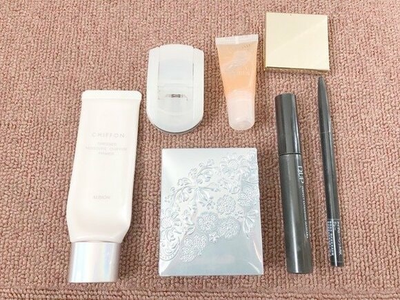 化粧ポーチの中身はここまでシンプルに!