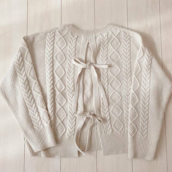 ケーブルバックリボンセーター後ろ