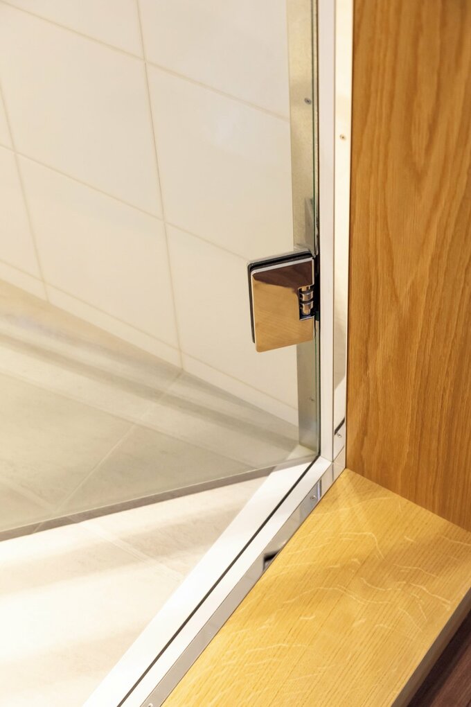 リノベで可能な限りフラットに仕上げた浴室の床