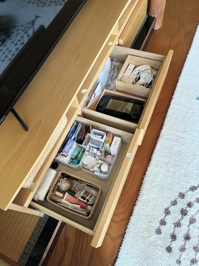 テレビ台の引き出し