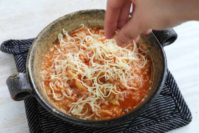 ピザ用チーズをのせる