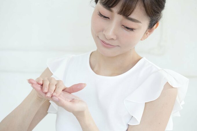乳液・クリームを体温でゆるませる