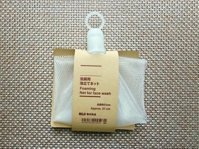 「洗顔用泡立てネット」（120円）
