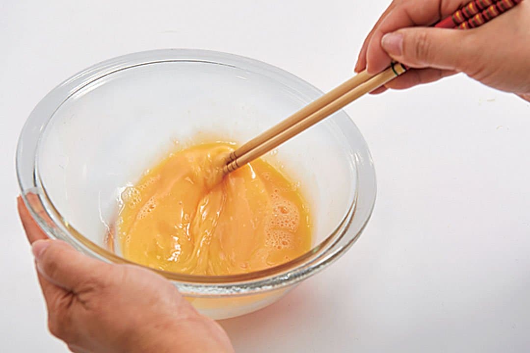 卵焼きをふわっふわにするなら 菜箸vs泡立て器 どっちで混ぜる Esseonline エッセ オンライン