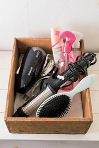 ヘアケアのアイテムは木箱に