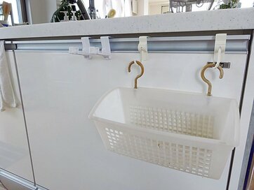 【キッチンのゴミ問題を解決】100均のプラカゴ＋フックで分別がラクになる！