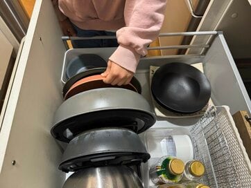 家がきれいな人がやっている「キッチン収納」。動作ひとつで取り出せて、料理や心もラクちん