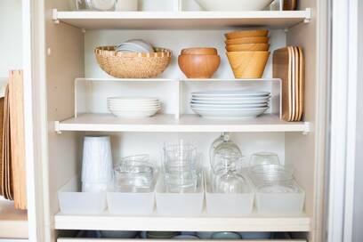 家族全員がおうち好きになる収納のコツ。食器は子どもも届く位置へ