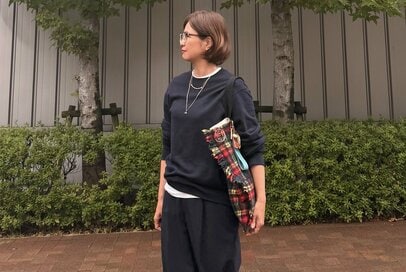 50代「ユニクロのスウェット」の大人シックな着まわし3コーデ。ラクなのに部屋着見えさせないコツ