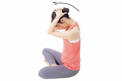 更年期の「肩こり」「腰痛」をやわらげるセルフケア4つ。血流がよくなるツボも紹介
