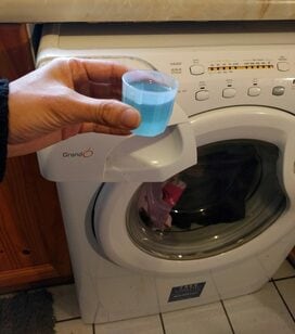 イギリス流洗濯術！マウスウォッシュで部屋干しのにおいを防ぐ！