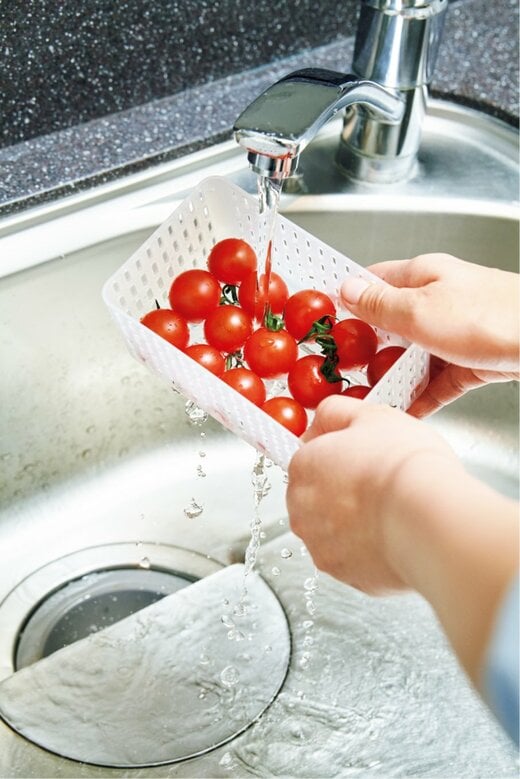 スリーコインズのザル付き保冷容器