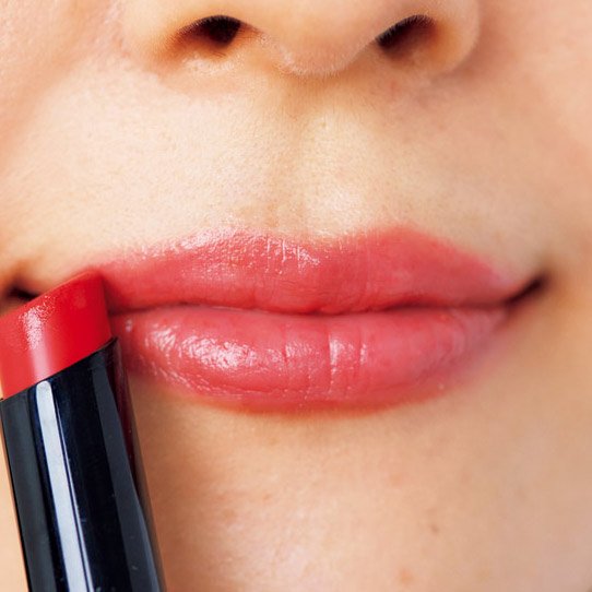 リッピを塗る口元