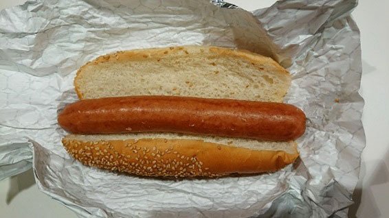 ホットドッグは180円