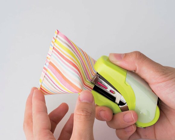 中身が細かいものなら、数か所とめてもよい。