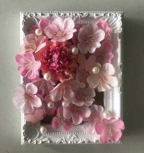 お好みでビーズやリボンを取りつけて完成です