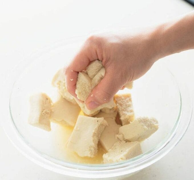 豆腐をつぶす