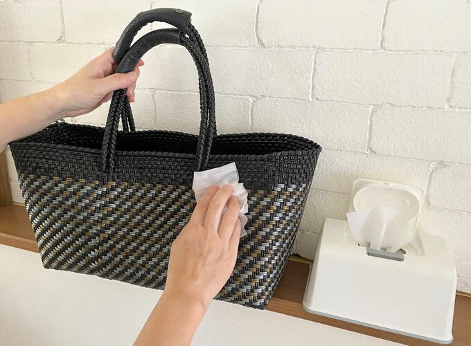 メルカドバッグを使い終わったらウェットティッシュでサッと拭く