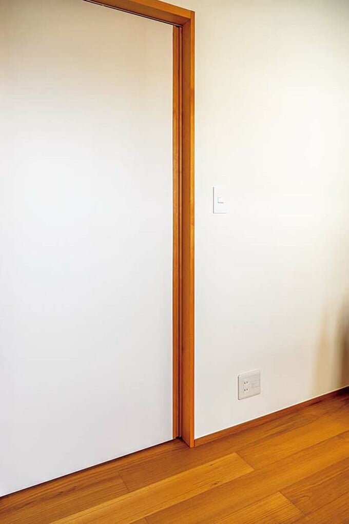 扉はすべて引き戸を採用。