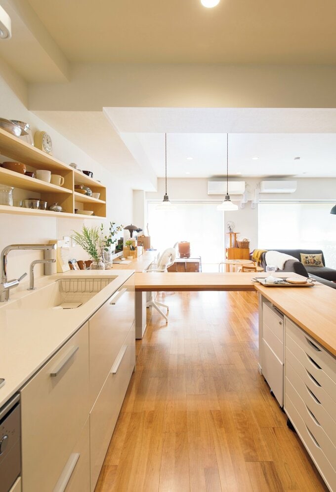 キッチンに立つと、LDKを一望できる