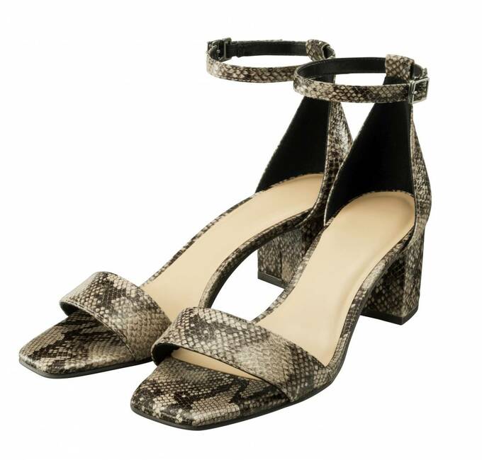 アンクルストラップサンダル