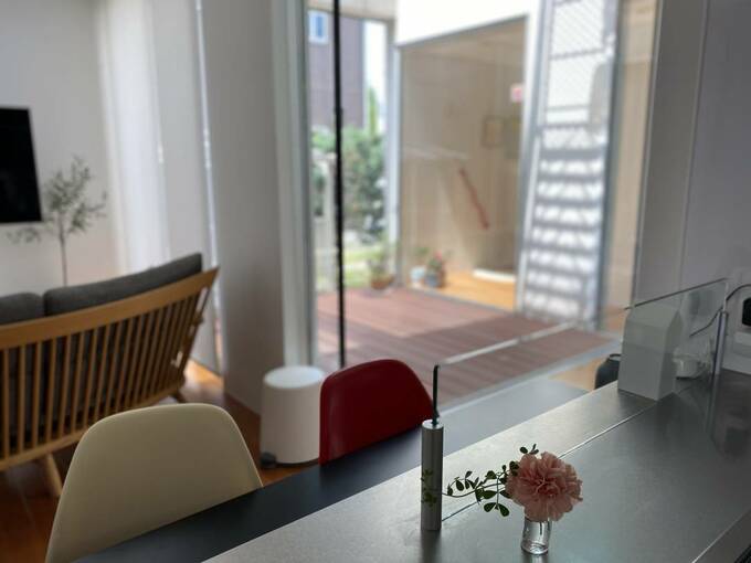 キッチンから窓