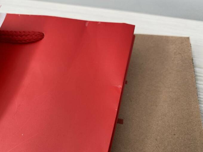 折れている紙袋