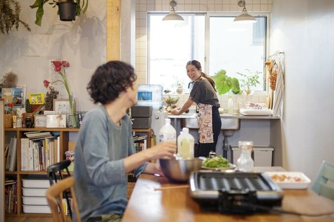 料理に集中できる壁付きのキッチン
