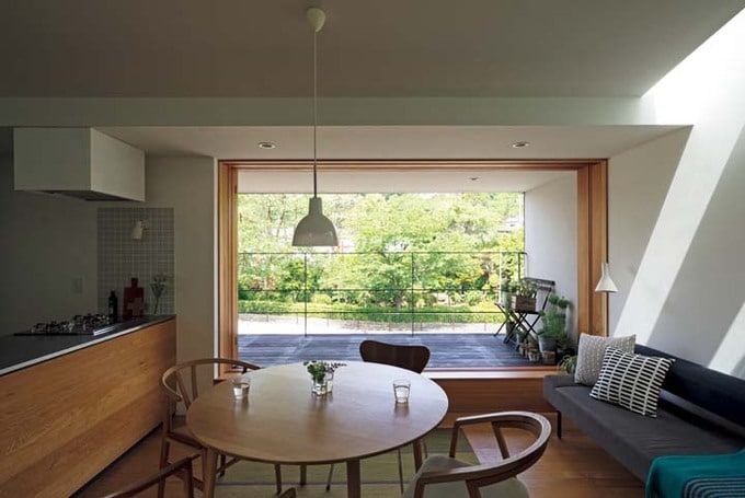 窓を引き込んでテラスとつながる ダイニング