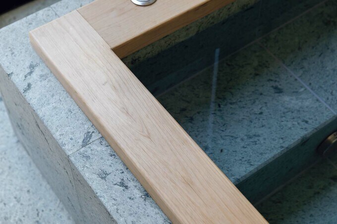 浴槽はヒノキをあしらった和テイスト