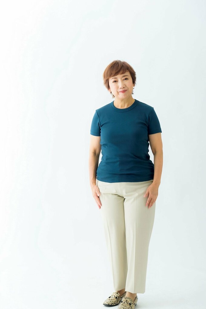 白パンツ女性