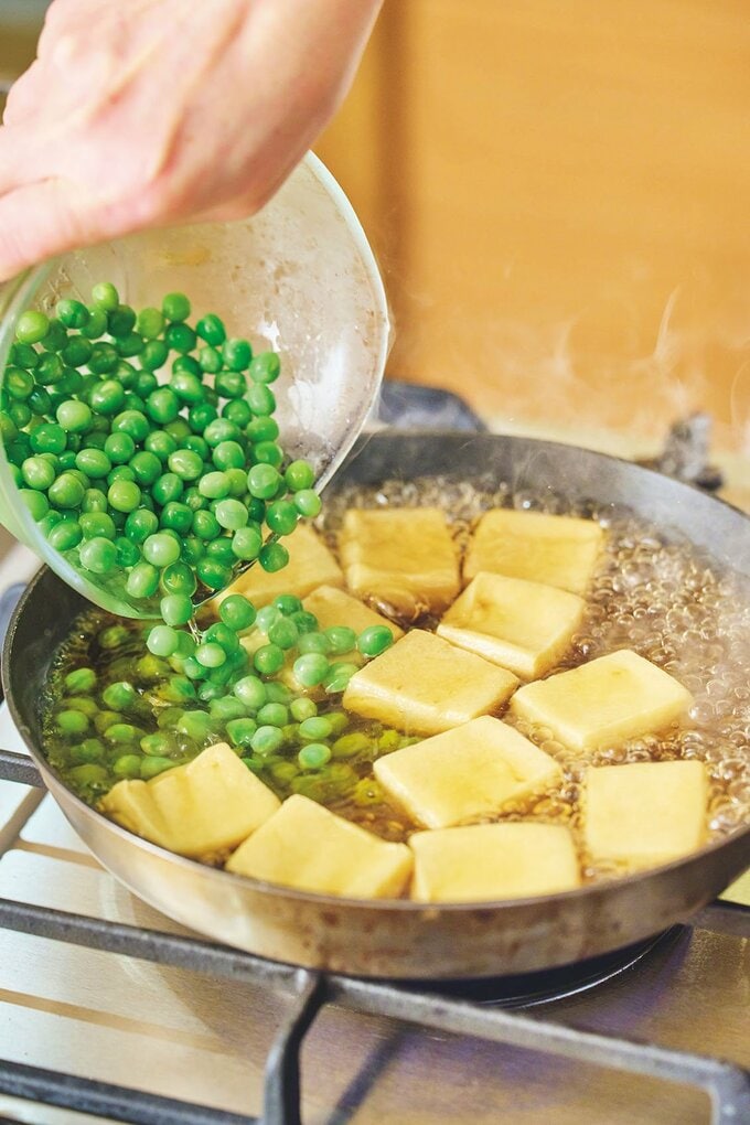 揚げ高野豆腐と グリーンピースの煮物
