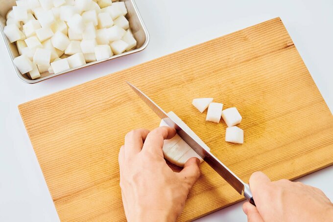 大根をカット
