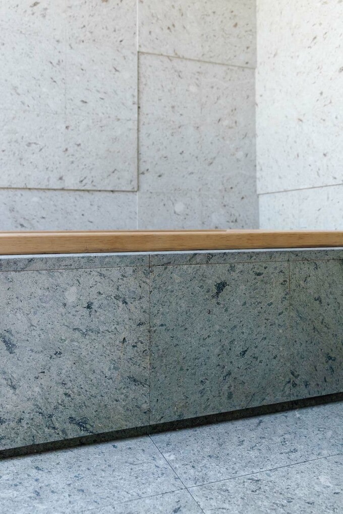 十和田石の浴槽は、アステック社のユニットバス