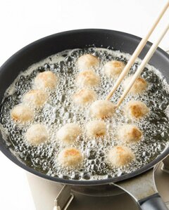 カロリーが気になる人に朗報!!太らない揚げ物がつくれる5つのコツ