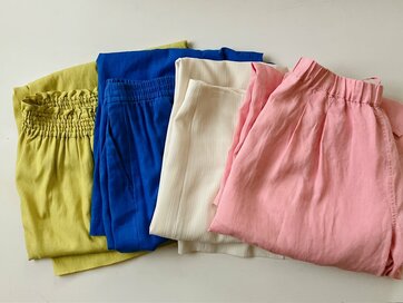 50代、元祖節約主婦がハマったアイテム3つ。無印良品のカラーパンツで気持ちも華やぐ