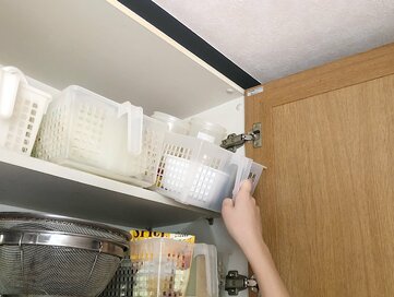 50代は、ラクで安全な収納を。つり戸棚、つっぱり棒、床下などの見直しを