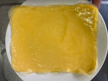 オムライスやおにぎりに！ツルンときれいな薄焼き卵のつくり方